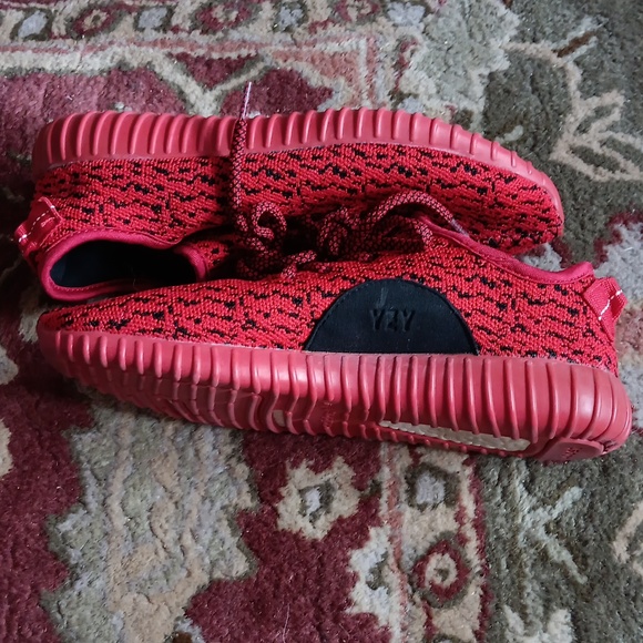 YEEZY ADIDAS red and black sneakers 👟 7.5 - Picture 3 of 6